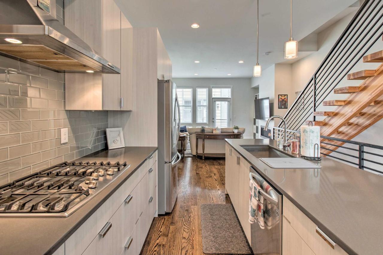 Hébergement de vacances Abode With Rooftop Deck And Views *