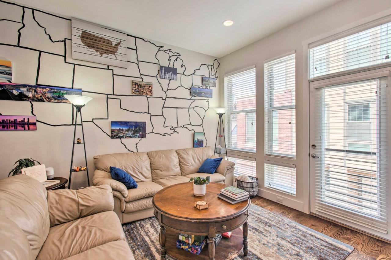 Uniquely Cozy Modern Abode With Downtown Views *